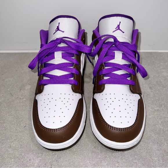 NIB AIR JORDAN 1 Low (GS) - Picture 2 of 9